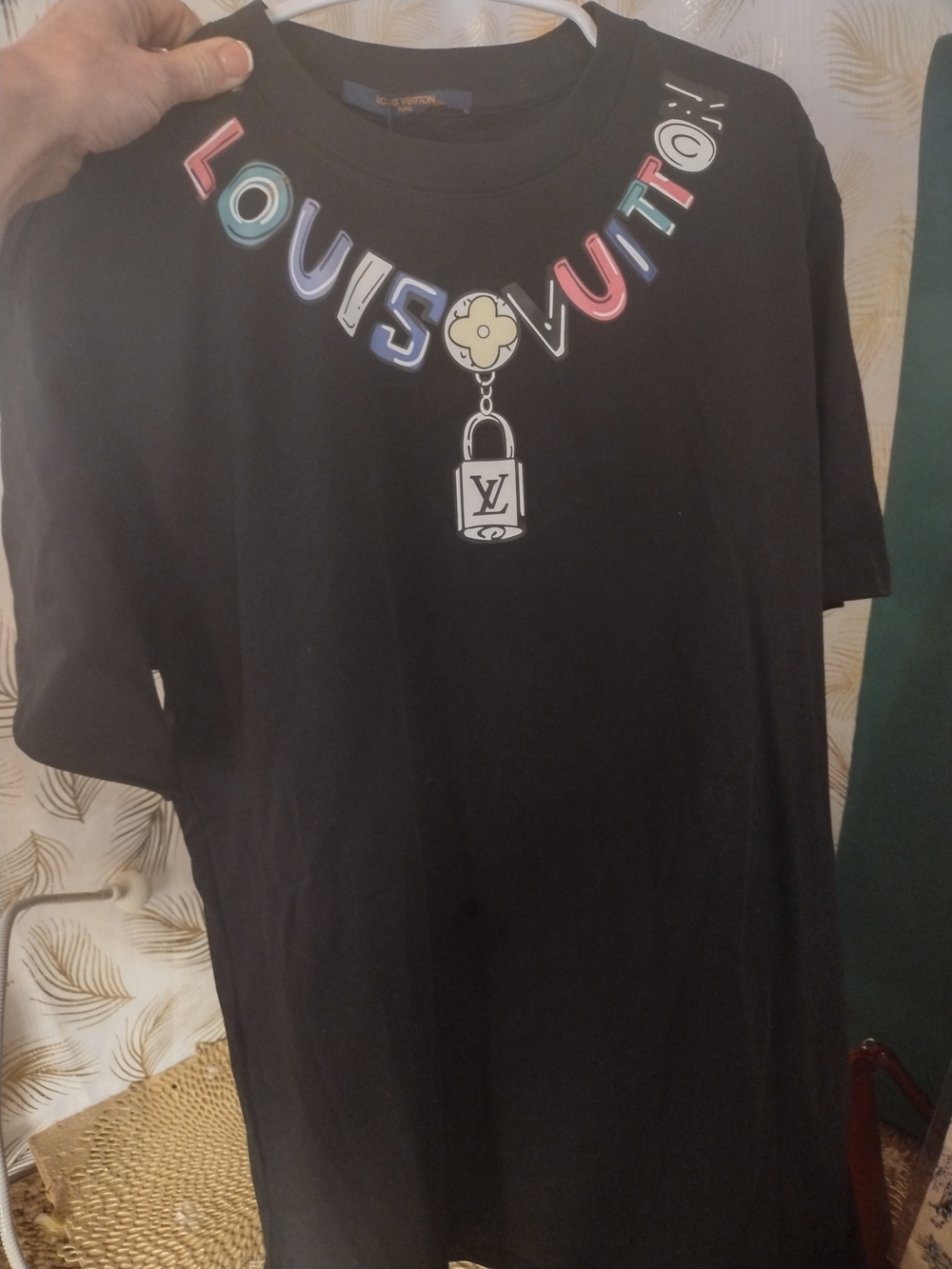 Louis Vuitton Black Graphic Logo T-Shirt - Picture 6 of 9